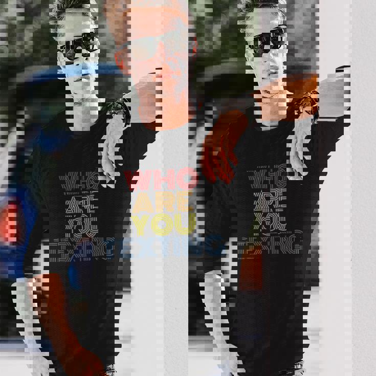 Who Are You Texting aying レトロ 70年代 ヴィンテージ 長袖Tシャツ 彼への贈り物