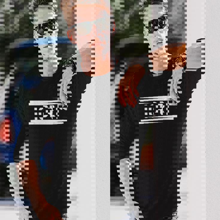 「Iori」ヘボン式「いおり」「イオリ」下の名前 ローマ字 名入れ 名乗り ラテン文字 綴り 長袖Tシャツ 彼への贈り物