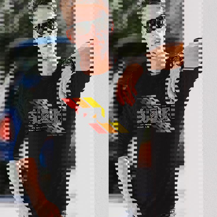 【スズキさんや鈴木さんの為のデザイン】 誇り 自慢 推し活 アイドル スター 応援 おもしろ 面白 ネタ 長袖Tシャツ 彼への贈り物