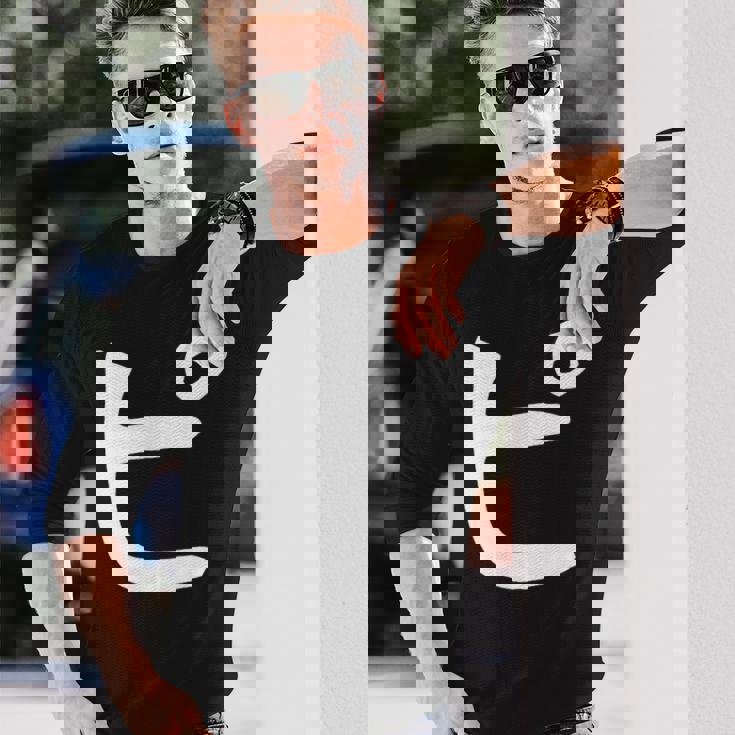 【ピ】カタカナ 一文字 可愛い 日本語 面白い おもしろ ネタ 筆文字 片仮名 五十音 文字 かっこいい ウケ狙い 毛筆 長袖Tシャツ 彼への贈り物