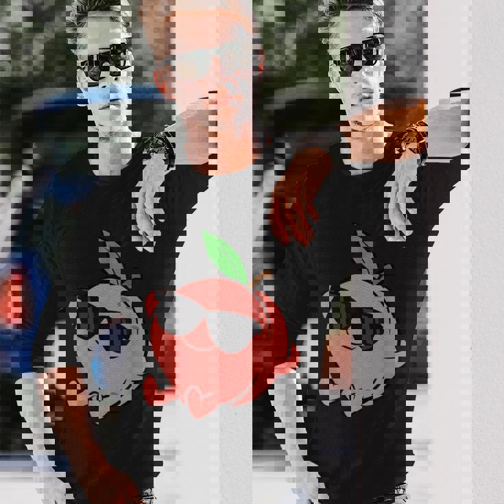 かわいい 桃 フルーツ リラックス のんびりピーチ 長袖Tシャツ 彼への贈り物