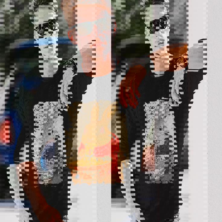 かわいいウサギが麺をすする 長袖Tシャツ 彼への贈り物