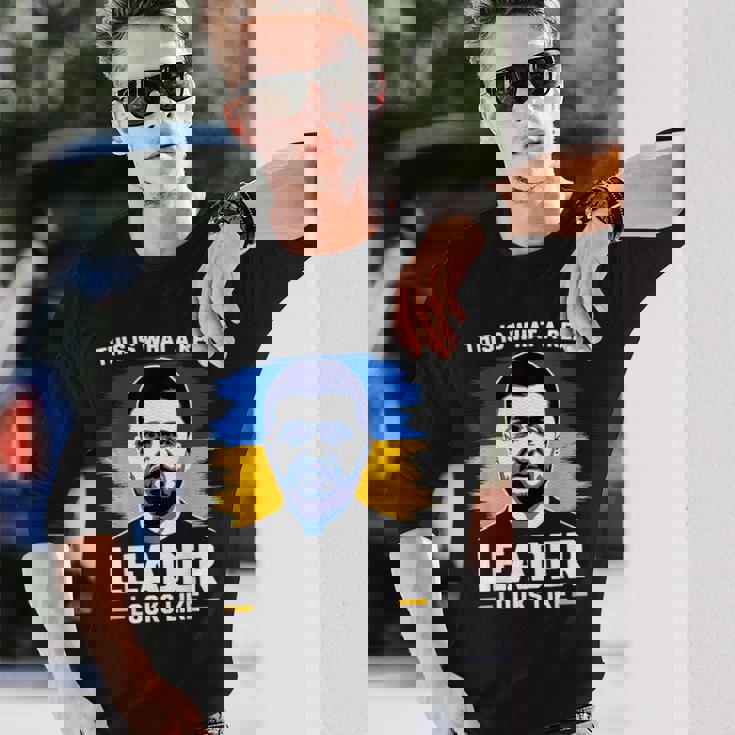 これが本当のリーダーがzelenskyをサポートしているように見えるものです。 長袖Tシャツ 彼への贈り物