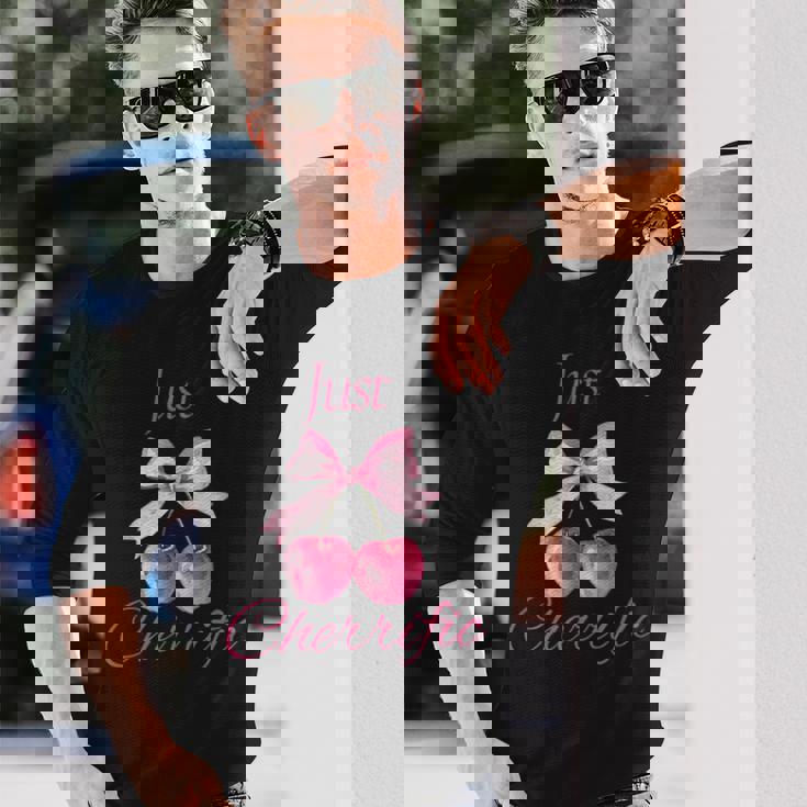 さくらんぼ かわいいチェリーピンクチェリー 長袖Tシャツ 彼への贈り物