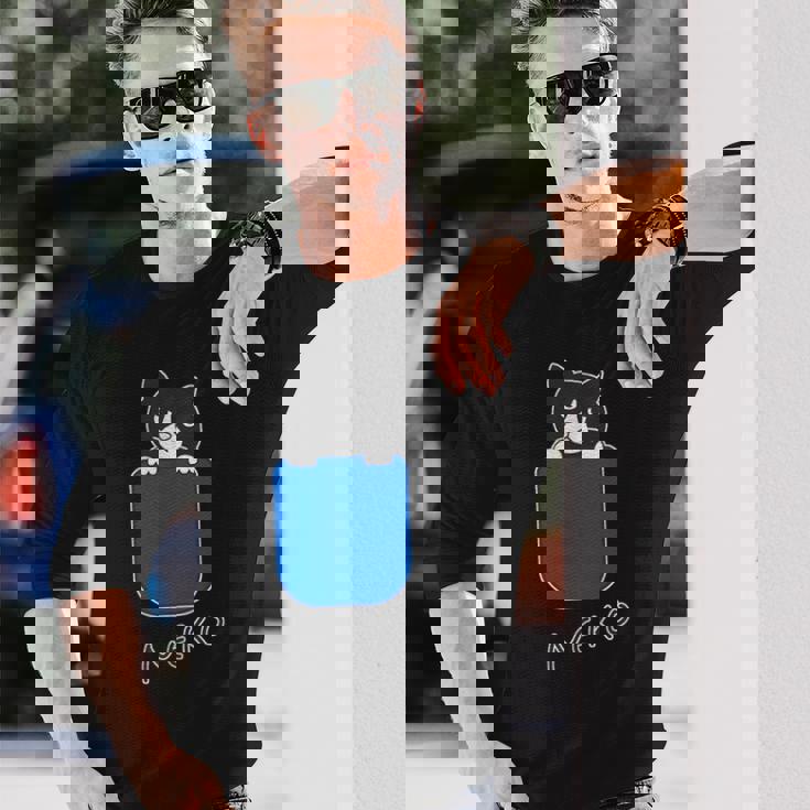 ねこさん『いん ざ ぽけっと』くびかしげ・ハチワレ 猫【どうぶつフレンズ】フキゲンネコ ゆるくて かわいい イラスト 長袖Tシャツ 彼への贈り物