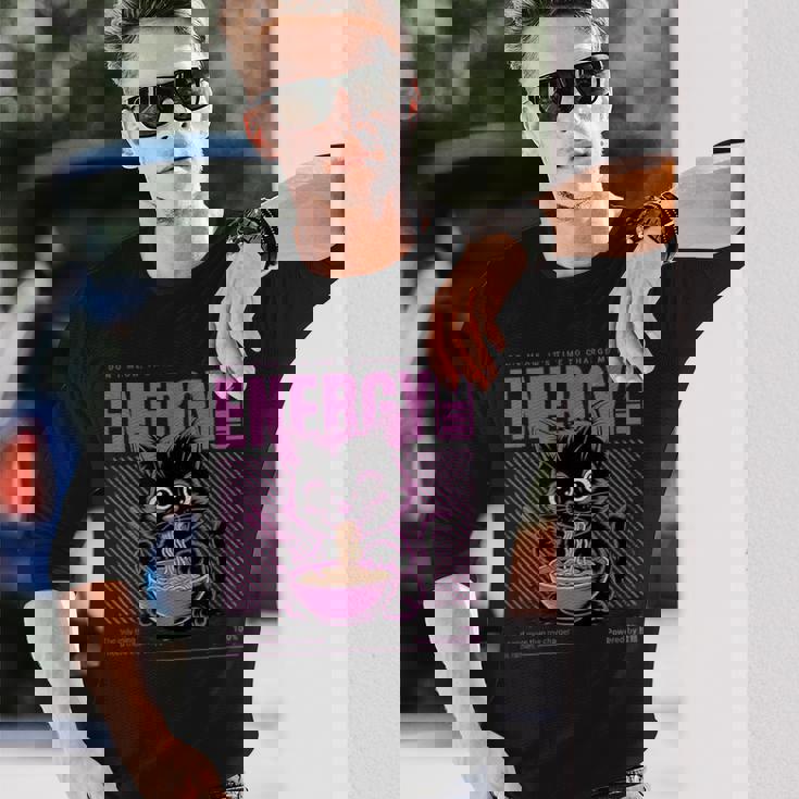 アニメ風ラーメン猫デザイン 充電と食欲のエネルギー系グラフィック 長袖Tシャツ 彼への贈り物