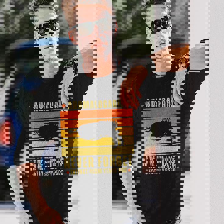 アノマロカリスは絶滅した節足動物を決して忘れない 長袖Tシャツ 彼への贈り物