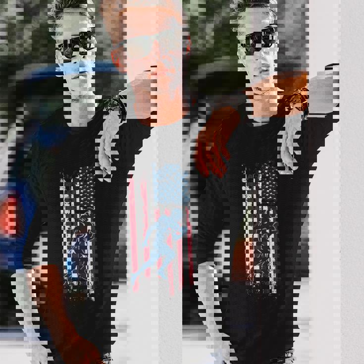 アメリカン フットボール選手 アメリカ国旗 スポーツ ファン 2024 シーズン 長袖Tシャツ 彼への贈り物