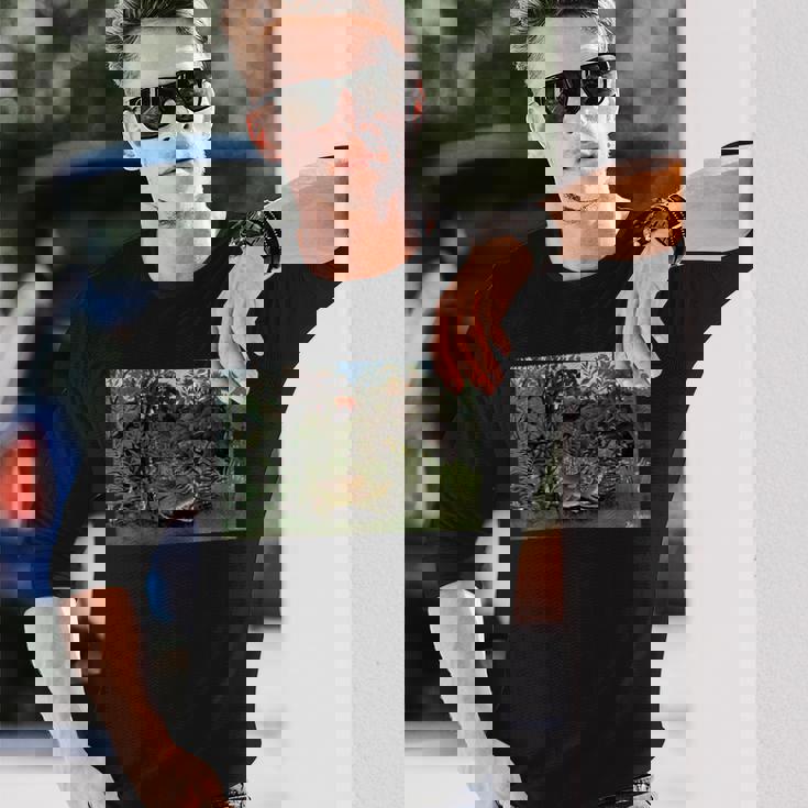 アンリ・ルソー作 空腹のライオンとアンテロープ 1905 長袖Tシャツ 彼への贈り物