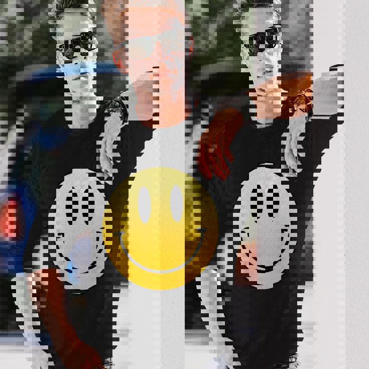 イエロー スマイル ハッピー ピース スマイル フェイス かわいい ユーモア すごい 長袖Tシャツ 彼への贈り物