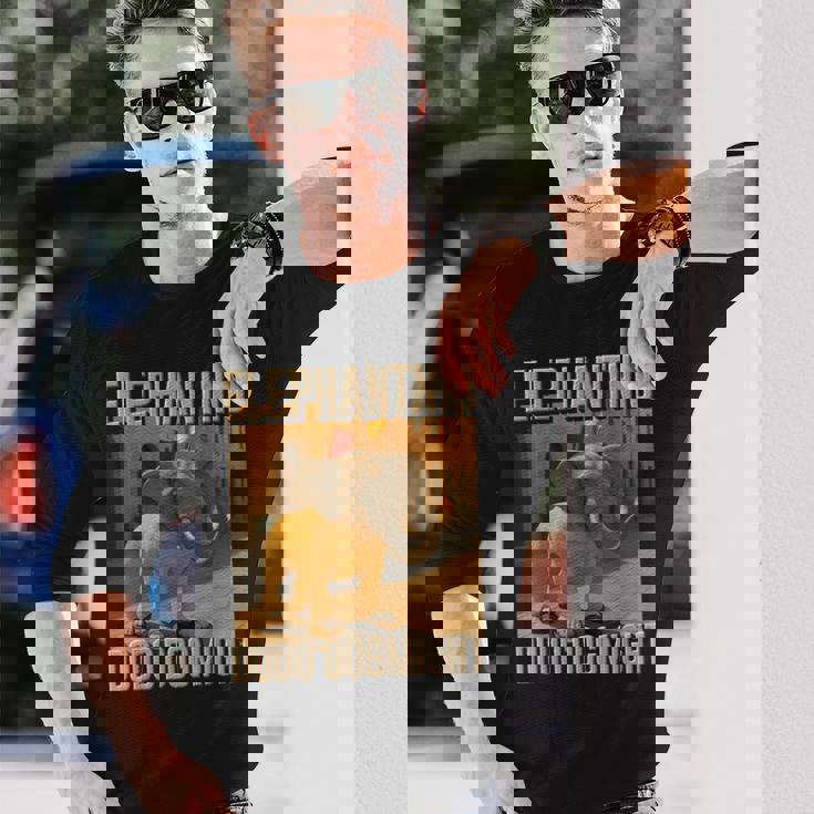 イタリアンブレインロットキャラクター エレファントニオ・ドードー ドッグマイ・ミーム 長袖Tシャツ 彼への贈り物