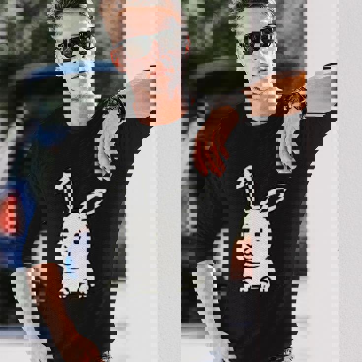 ウサギの穴から出てトラブルに巻き込まれる 長袖Tシャツ 彼への贈り物