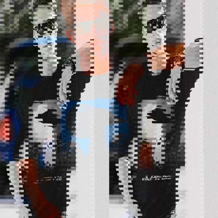 エイリアン アブダクション 牛 Ufo We Are Not Alone ギフト 長袖Tシャツ 彼への贈り物