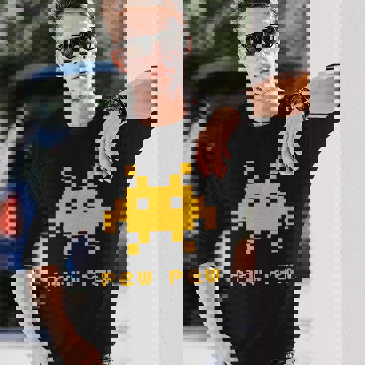 エイリアンインベーダーズピューピュースペース8ビットレトロビデオゲームギフト 長袖Tシャツ 彼への贈り物