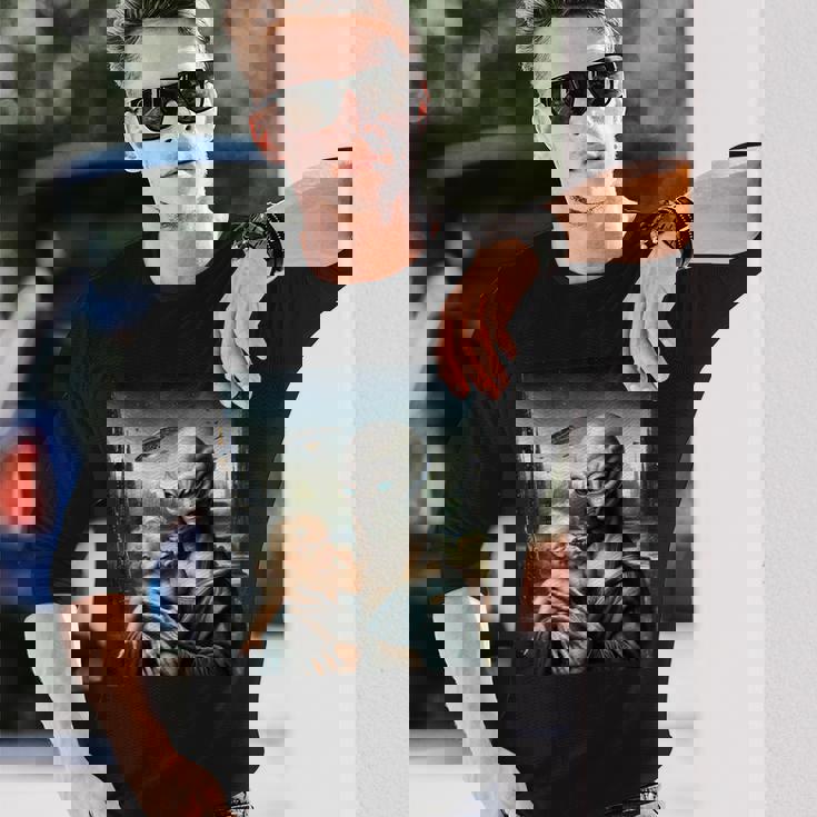 エイリアンホールディングヒューマンベイビーufo地球外接触tシャツ 長袖Tシャツ 彼への贈り物