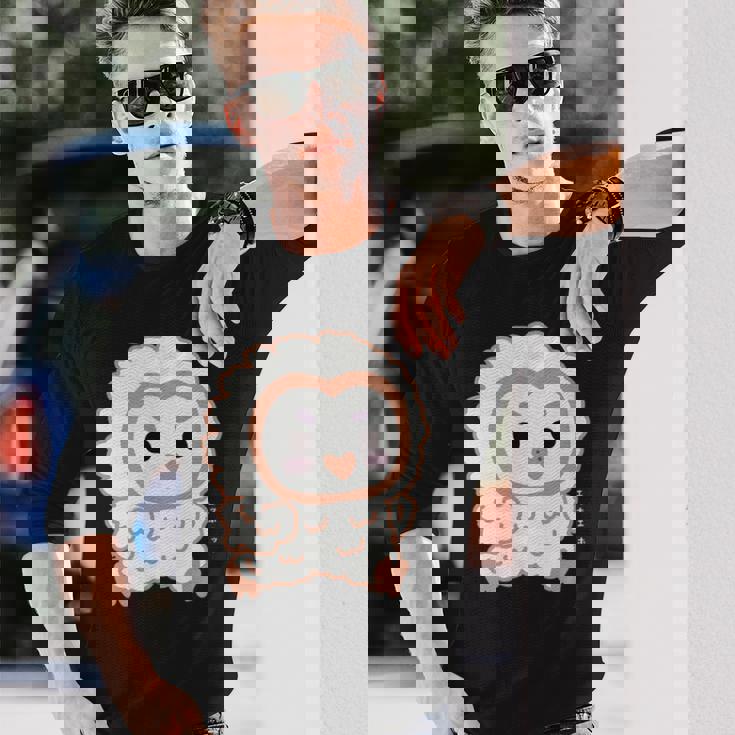 エッホエッホ 一生懸命に走るフクロウの赤ちゃん イラスト 長袖Tシャツ 彼への贈り物