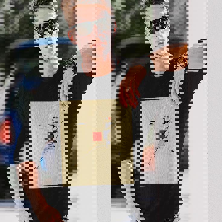 エル・リシツキー作 ニューマン 1923 長袖Tシャツ 彼への贈り物