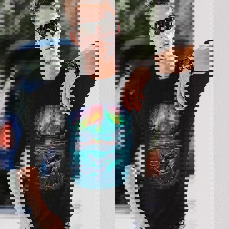 オーロラシャチが特徴のオルカ。 長袖Tシャツ 彼への贈り物