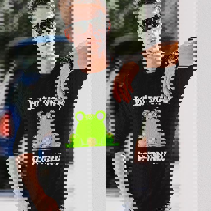 カエルのモチーフ面白いカエルのことわざは私にキスします Frog Motif Frogs Worry Hoppy 長袖Tシャツ 彼への贈り物