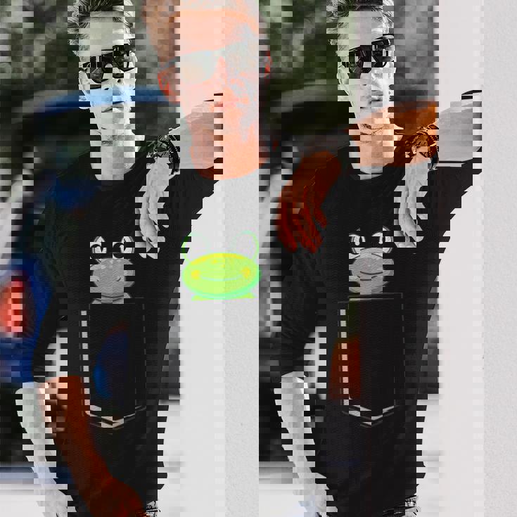 カエルポケットにカエルポケットペットカエルグリーンカエルポケット 長袖Tシャツ 彼への贈り物