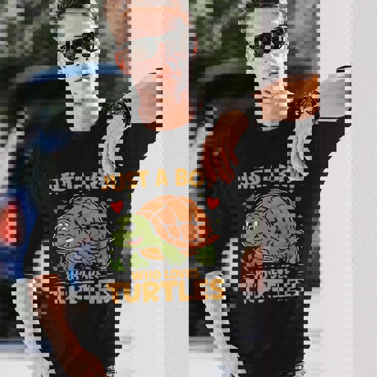 カメが大好きな少年 長袖Tシャツ 彼への贈り物