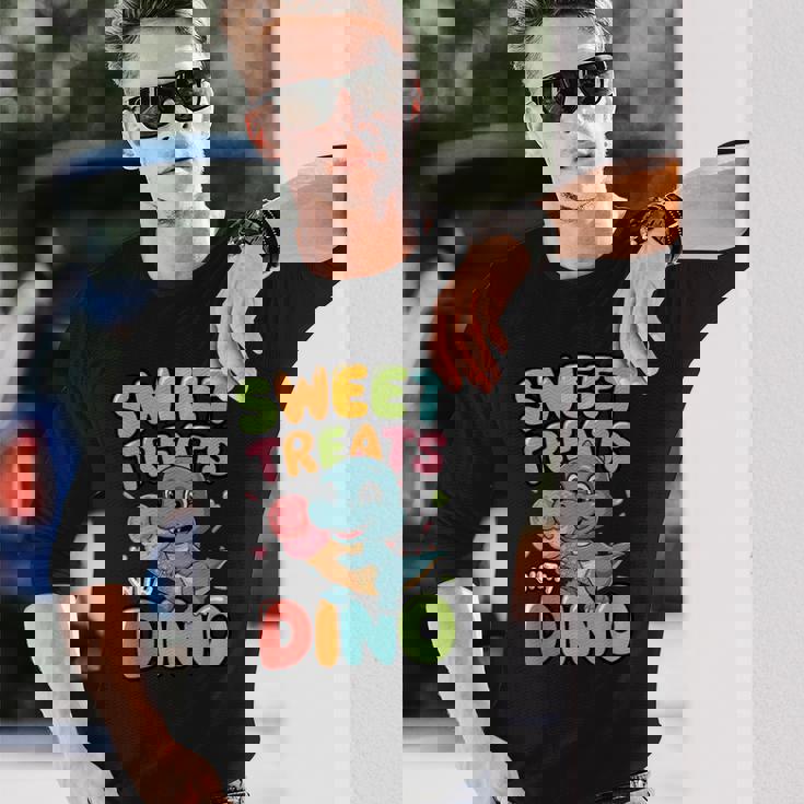 カラフル スイート おやつ 恐竜 かわいい 恐竜 デザート アイスクリーム 長袖Tシャツ 彼への贈り物