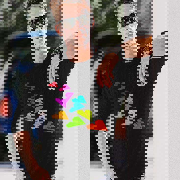 カラフルな紙飛行機デザイン 飛行機愛好家向け 長袖Tシャツ 彼への贈り物