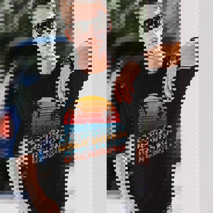 カリフォルニア ドリーミング サンセット ヤシの木 街並み 長袖Tシャツ 彼への贈り物