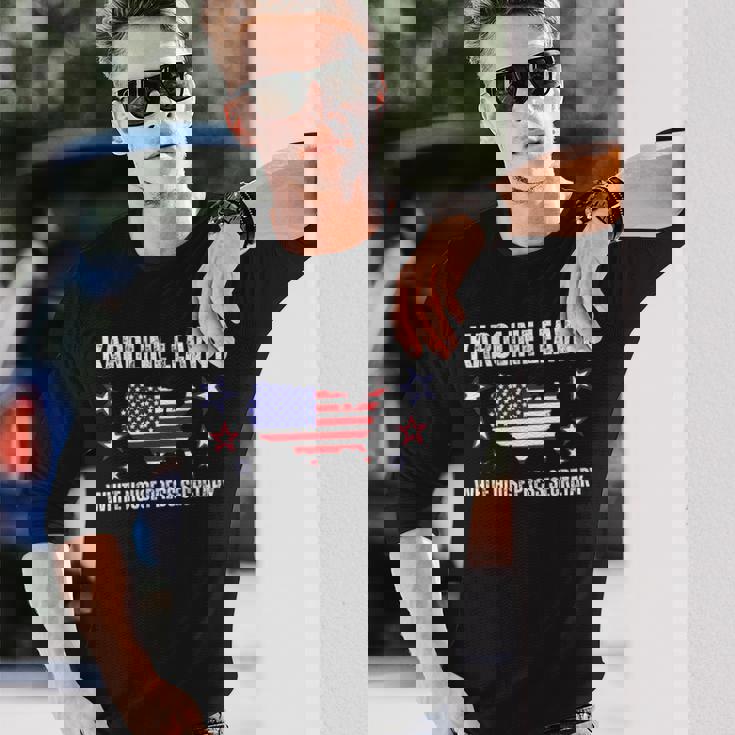 カロライン・レヴィット・ホワイトハウス報道官 長袖Tシャツ 彼への贈り物