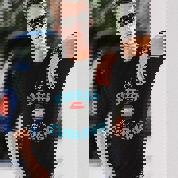 カーリングしているときだけ掃除する-おもしろいカーリング 長袖Tシャツ 彼への贈り物