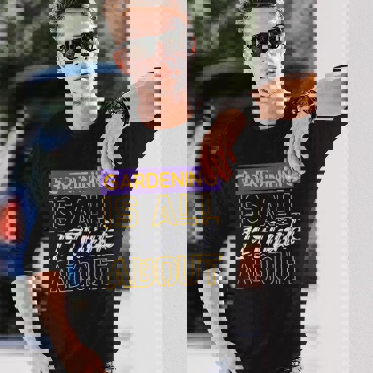 ガーデニングは私が考えるすべてです 長袖Tシャツ 彼への贈り物