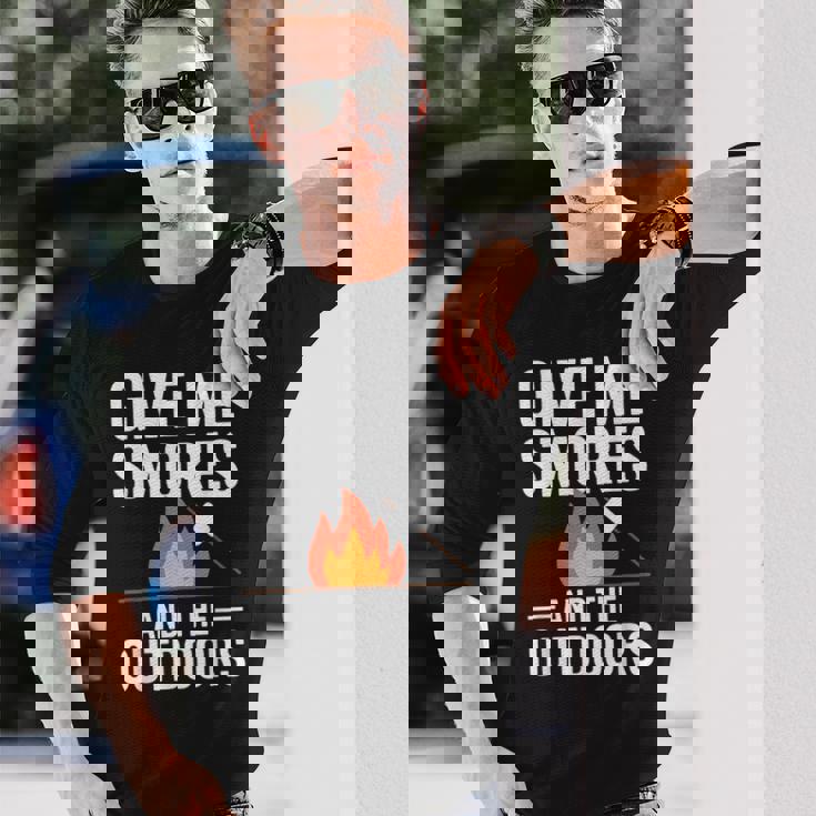 キャンプ&ハイカー向け、スモーズアンドザアウトドアデザインを与えてください 長袖Tシャツ 彼への贈り物
