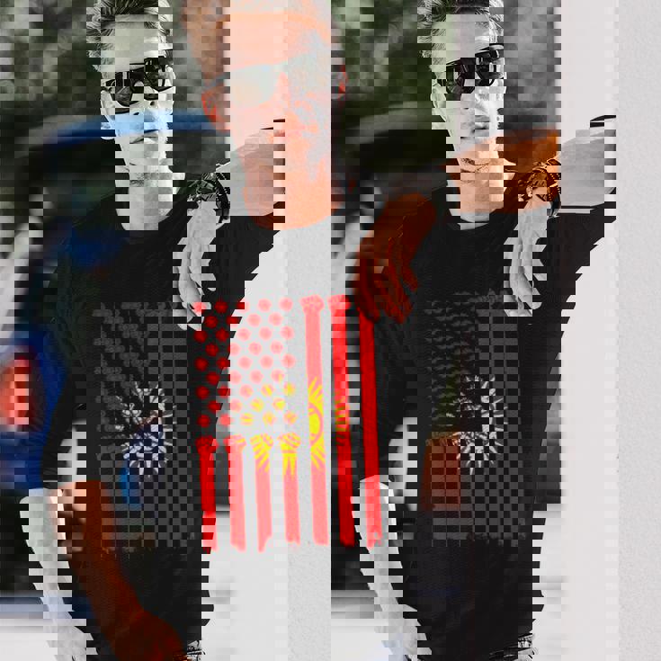 キルギス アメリカ 手拳 キルギス ルーツ アメリカ キルギス 国旗 長袖Tシャツ 彼への贈り物