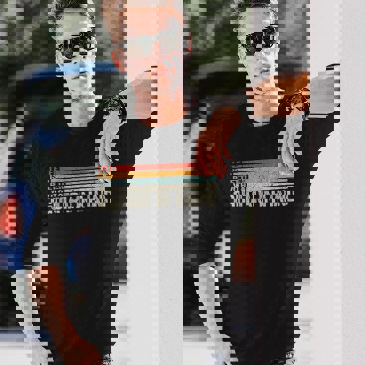 ギター・イン・ハンド・ミュージシャン・ギタリストとの人生はより良い。 長袖Tシャツ 彼への贈り物