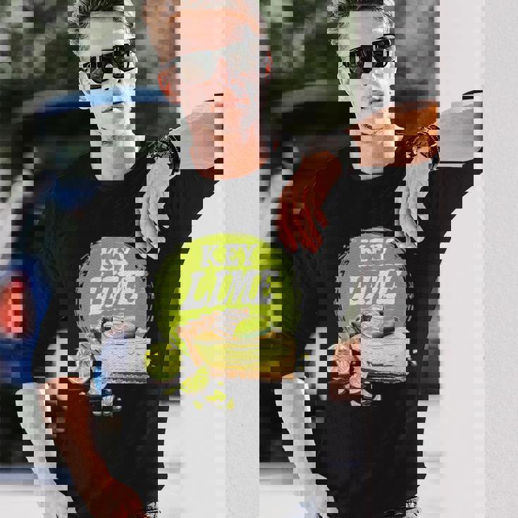 クラシックなデザート愛好家のための素晴らしいキーライムパイ。 長袖Tシャツ 彼への贈り物