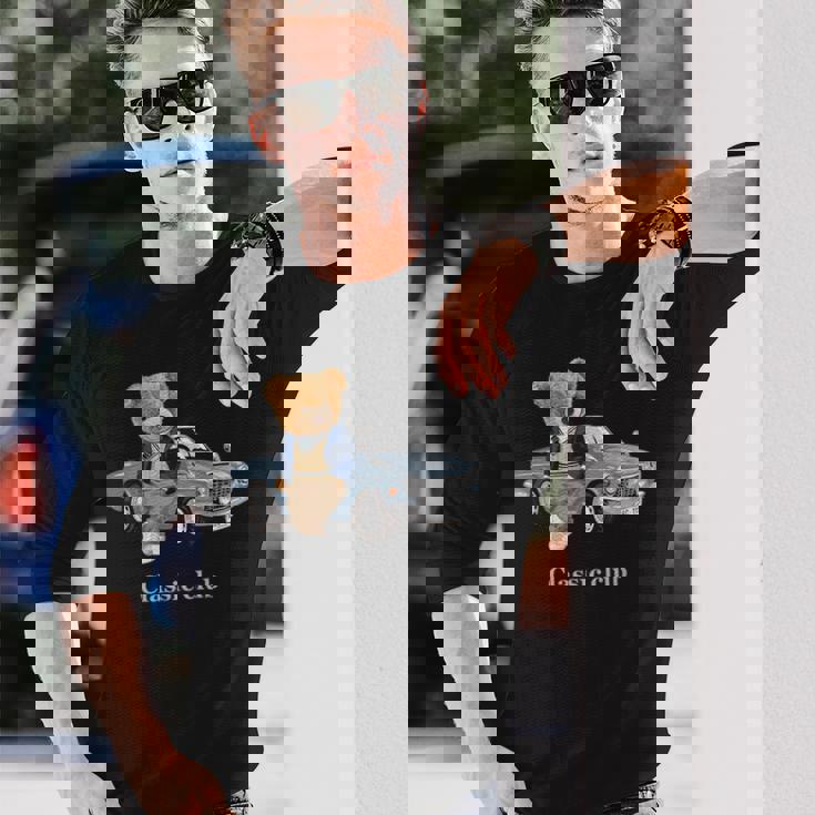 クラシックカーがかわいいテディベア。 長袖Tシャツ 彼への贈り物