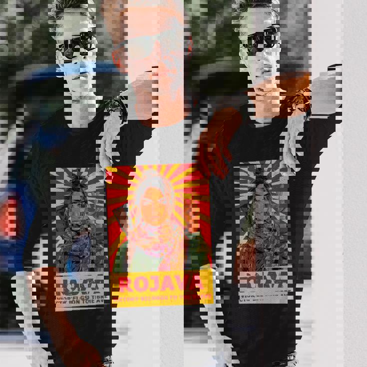 クルドのロジャバ クルディスタン 「勝利 」デザイン 長袖Tシャツ 彼への贈り物