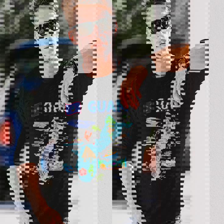 グアム、主要都市、旗、アメリカの観光名所地図 長袖Tシャツ 彼への贈り物