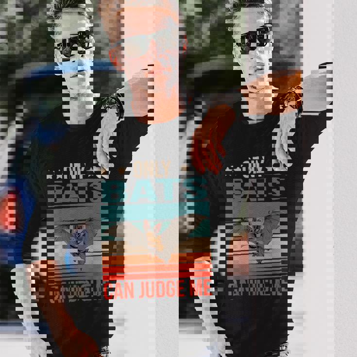 コウモリは私を判断できる 吸血コウモリ コウモリ 長袖Tシャツ 彼への贈り物