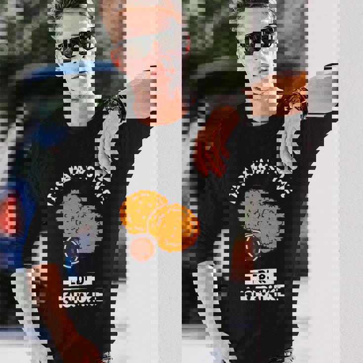 コロッケ 食好き、いつもコロッケを食べる時間だ 長袖Tシャツ 彼への贈り物