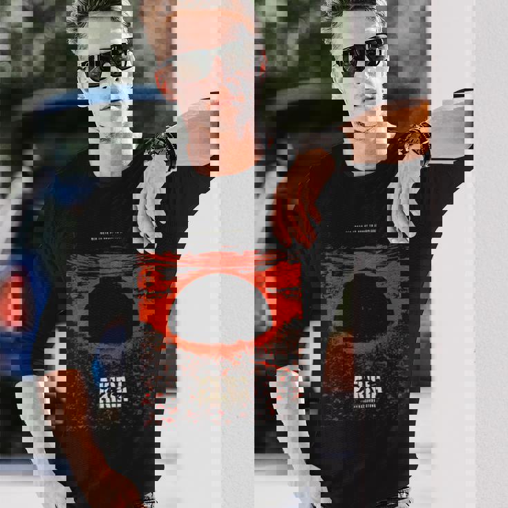 サイバーパンクシティ爆発 長袖Tシャツ 彼への贈り物