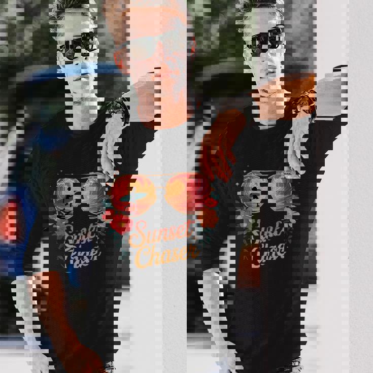 サンセット チェイサー サーフィン トロピカル バイブ 長袖Tシャツ 彼への贈り物