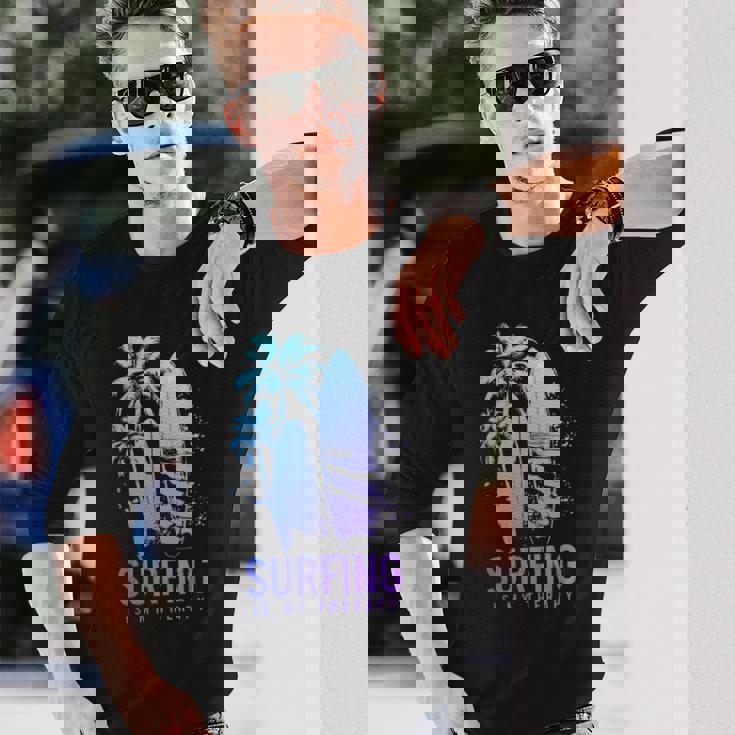 サーフィンセラピー ヴィンテージ サーフボード ヤシの木 ビーチサーファー 長袖Tシャツ 彼への贈り物