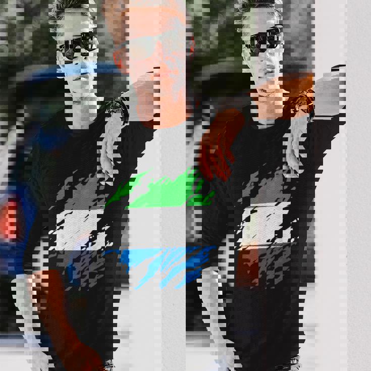 シエラレオネの国旗シエラレオネ 長袖Tシャツ 彼への贈り物