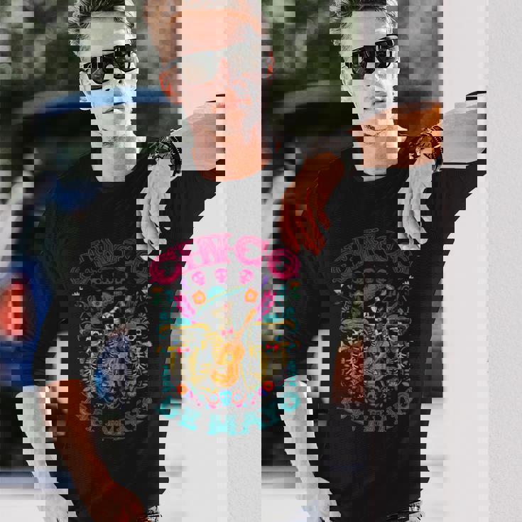 シンコ・デ・マヨ ギターを弾く骸骨 メキシコ・フィエスタ 長袖Tシャツ 彼への贈り物