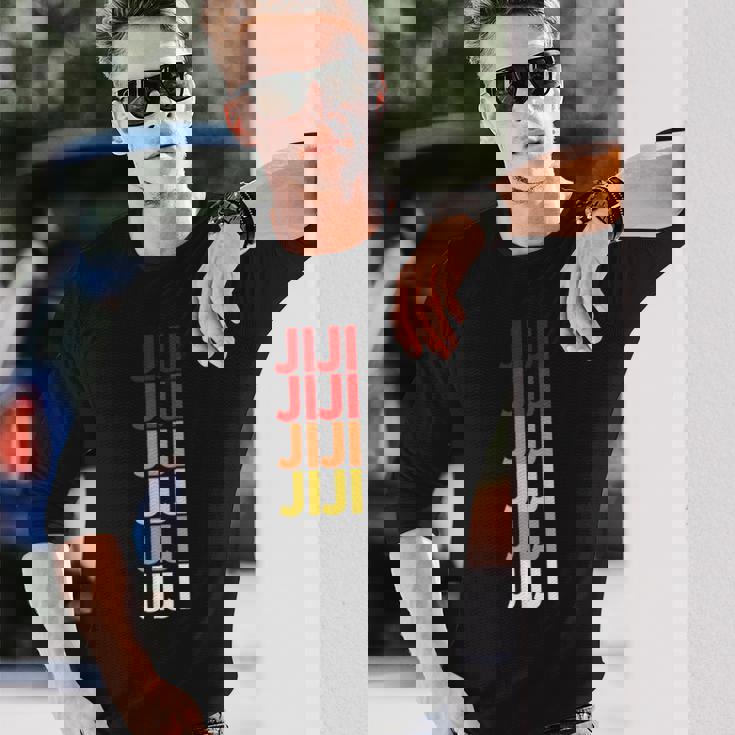 ジジのおじいちゃんが日本語でジジにちなんだカラフルな名前 長袖Tシャツ 彼への贈り物