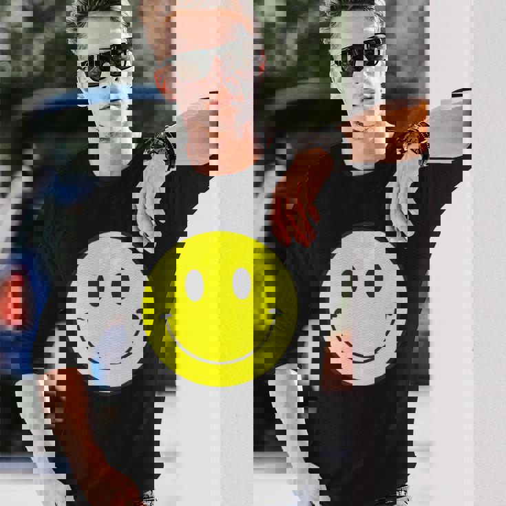 スマイル フェイス 笑顔（ベーシック）【スマイリー】ニコニコ 絵文字 黄色 ポップ かわいい イラスト 長袖Tシャツ 彼への贈り物