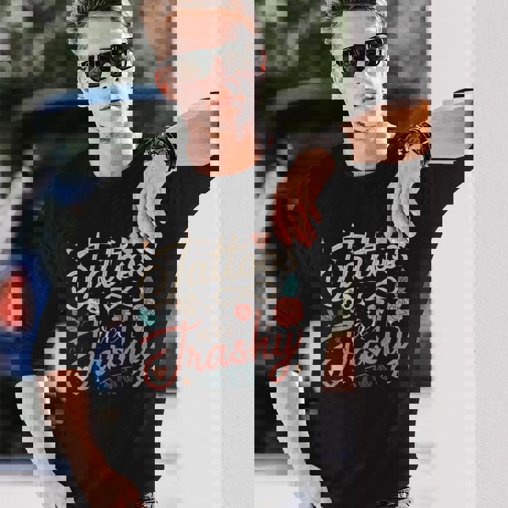 タトゥーはくだらないからダブルスタンダードなの 長袖Tシャツ 彼への贈り物