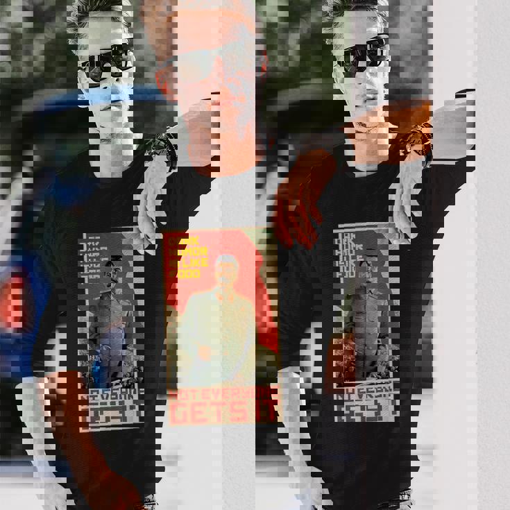 ダークユーモアは食べ物のようです スターリン・ソビエト共産主義のプロパガンダ 長袖Tシャツ 彼への贈り物