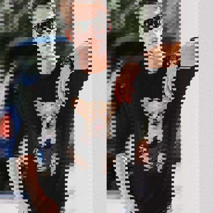 チワワ犬愛好家のためのポケットに入った面白いチワワ犬。 長袖Tシャツ 彼への贈り物